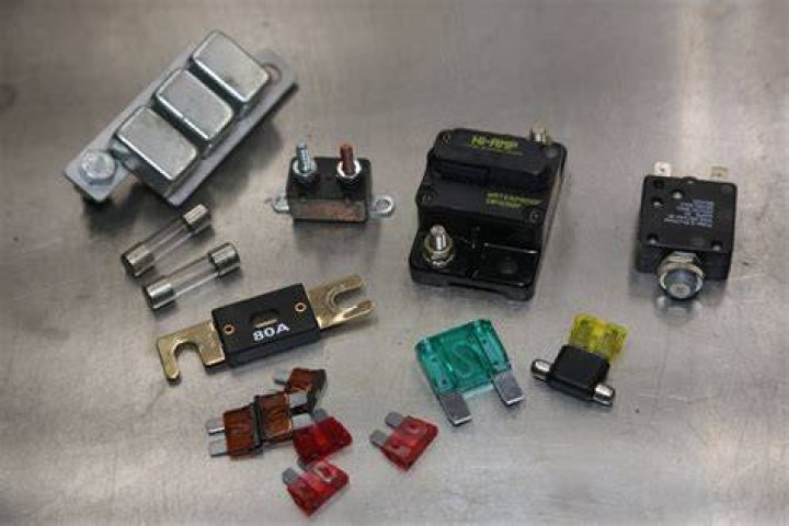 Are there any fuses in a refrigerator?