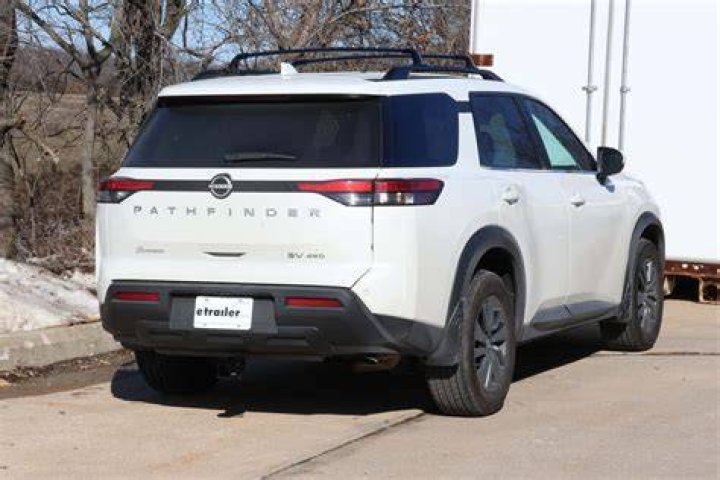 Can a 2015 Nissan Pathfinder tow a car?
