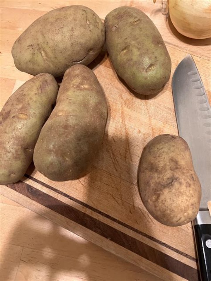 Can you eat potatoes that smell like fish?