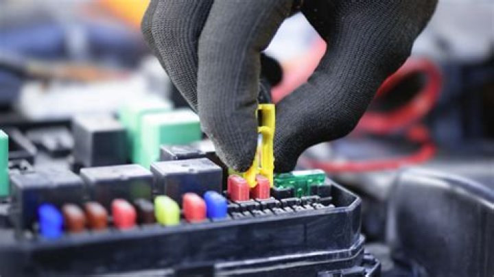 How do you fix a blown fuse in a car door?
