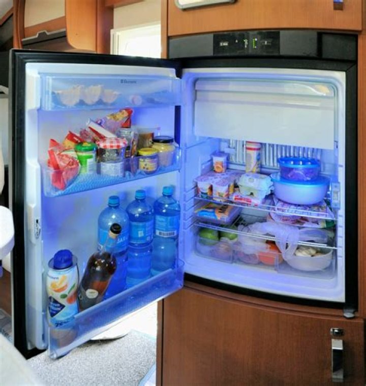 How does RV fridge work on electric?