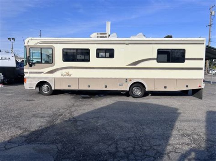 How many miles does a 1987 Fleetwood Bounder have?