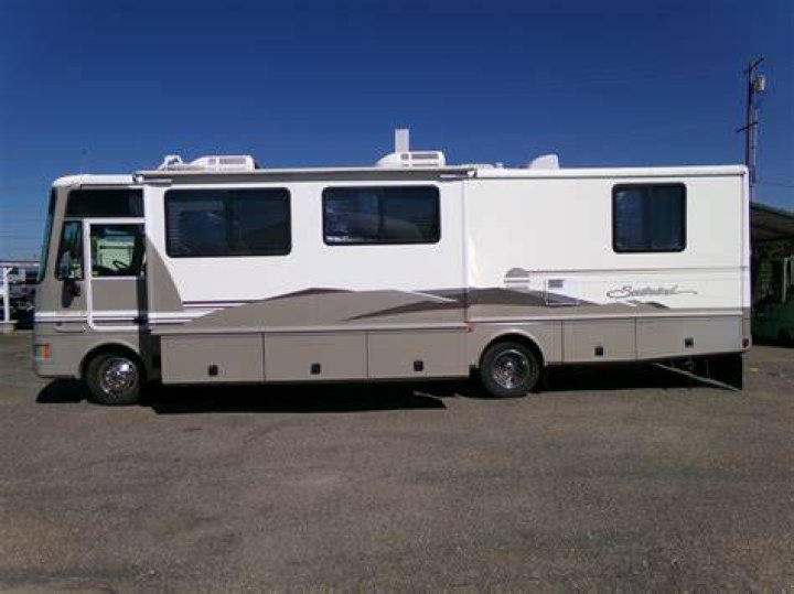 How much does a 2000 Southwind motorhome cost?