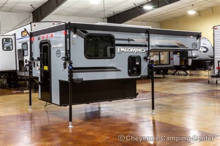 How much does a palomino ss-1500 camper weigh?