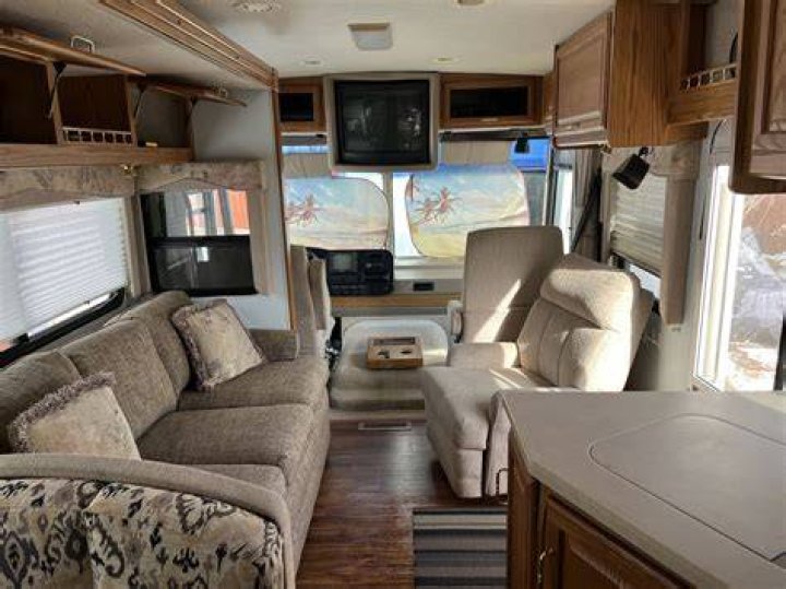 How much is a 2004 Winnebago Adventurer worth?