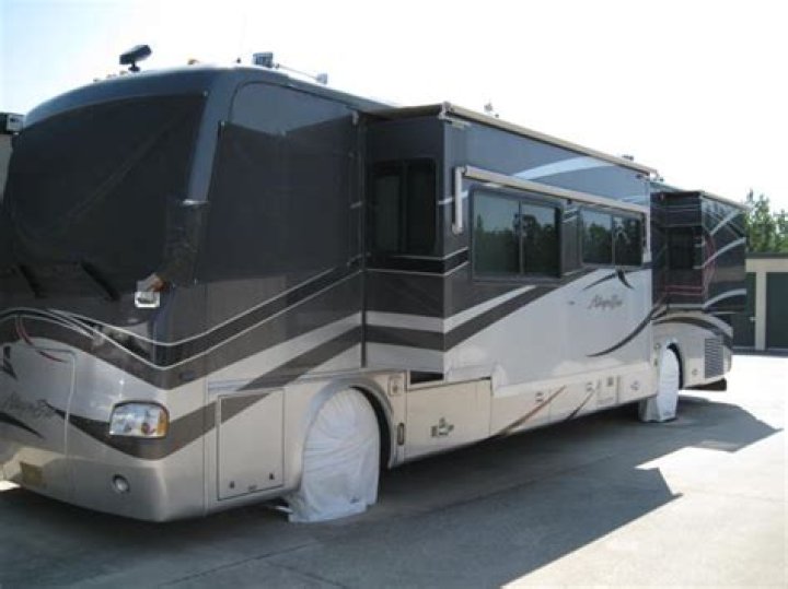 How much is the 2006 Tiffin Allegro bus?