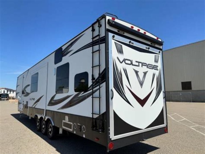 How old is the Dutchman voltage 3975 trailer?