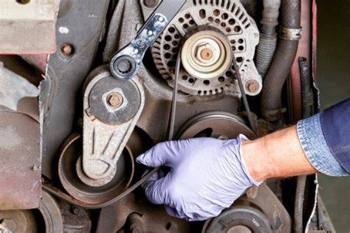 Should you replace serpentine belt when replacing alternator?