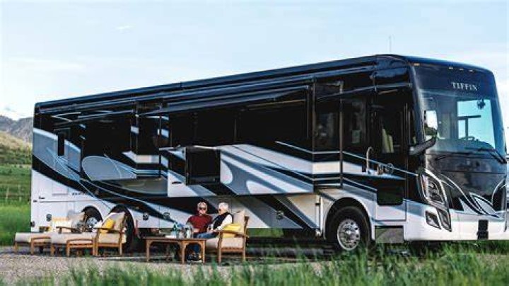 What is the overall rating of Tiffin Motorhomes?