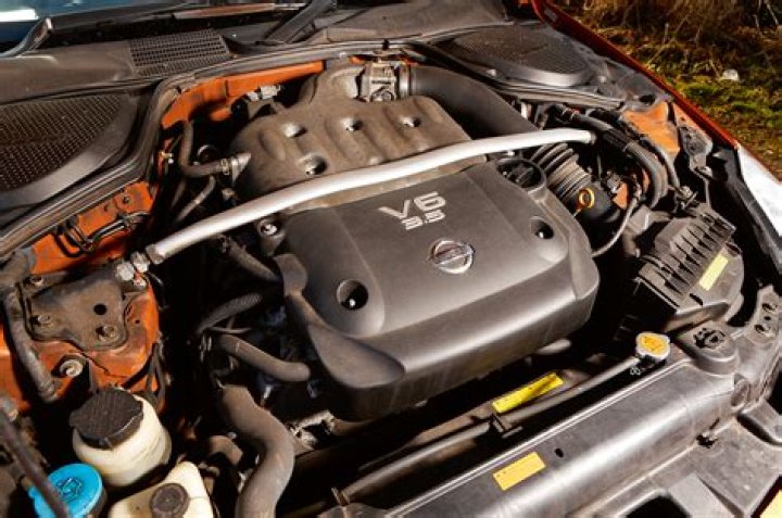 What kind of engine does a 1989 Vectra have?
