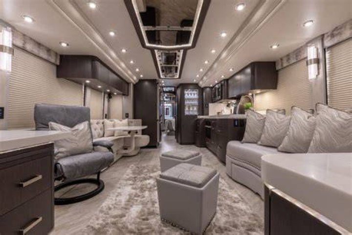What kind of motor coach is Thor Miramar?