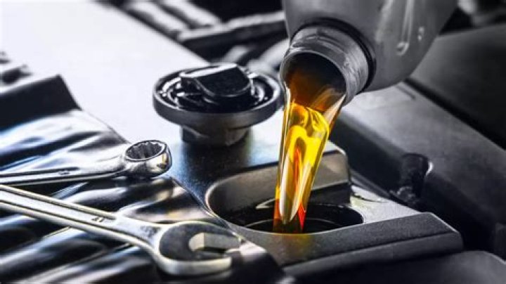What kind of oil gauge does a Freightliner use?