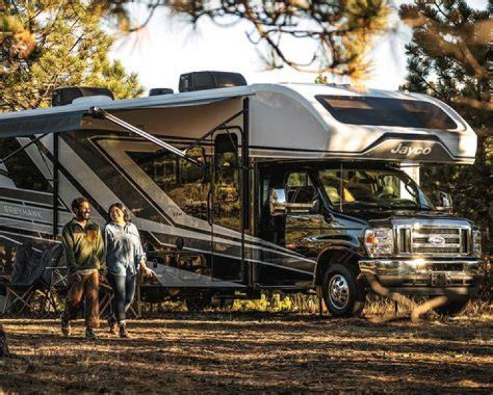 What kind of power converter does Jayco RVs use?
