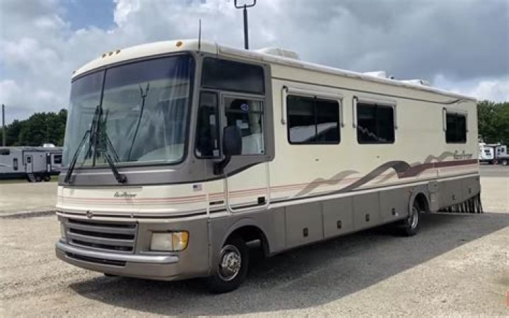 What kind of RV is 1992 Fleetwood pace Arrow?