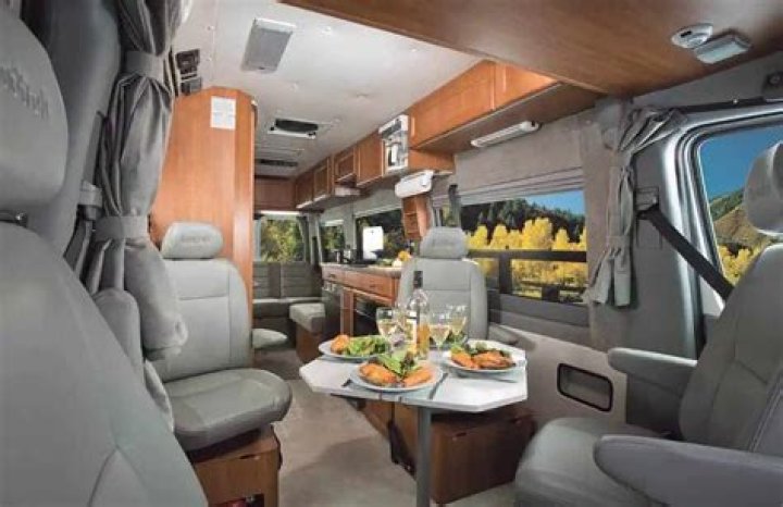 What kind of seats does a Roadtrek sprinter have?