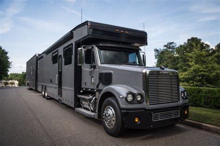 What motorhomes have a Freightliner chassis?