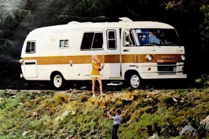 When did the Safari motorhome company stop making cars?