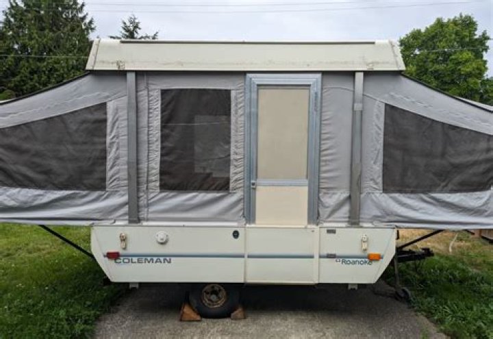 Where is the crank on a Coleman pop up?
