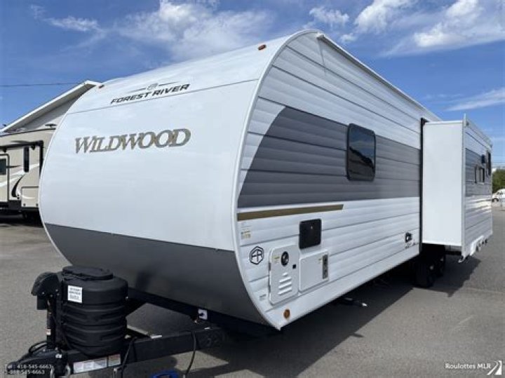 Who makes Wildwood campers?